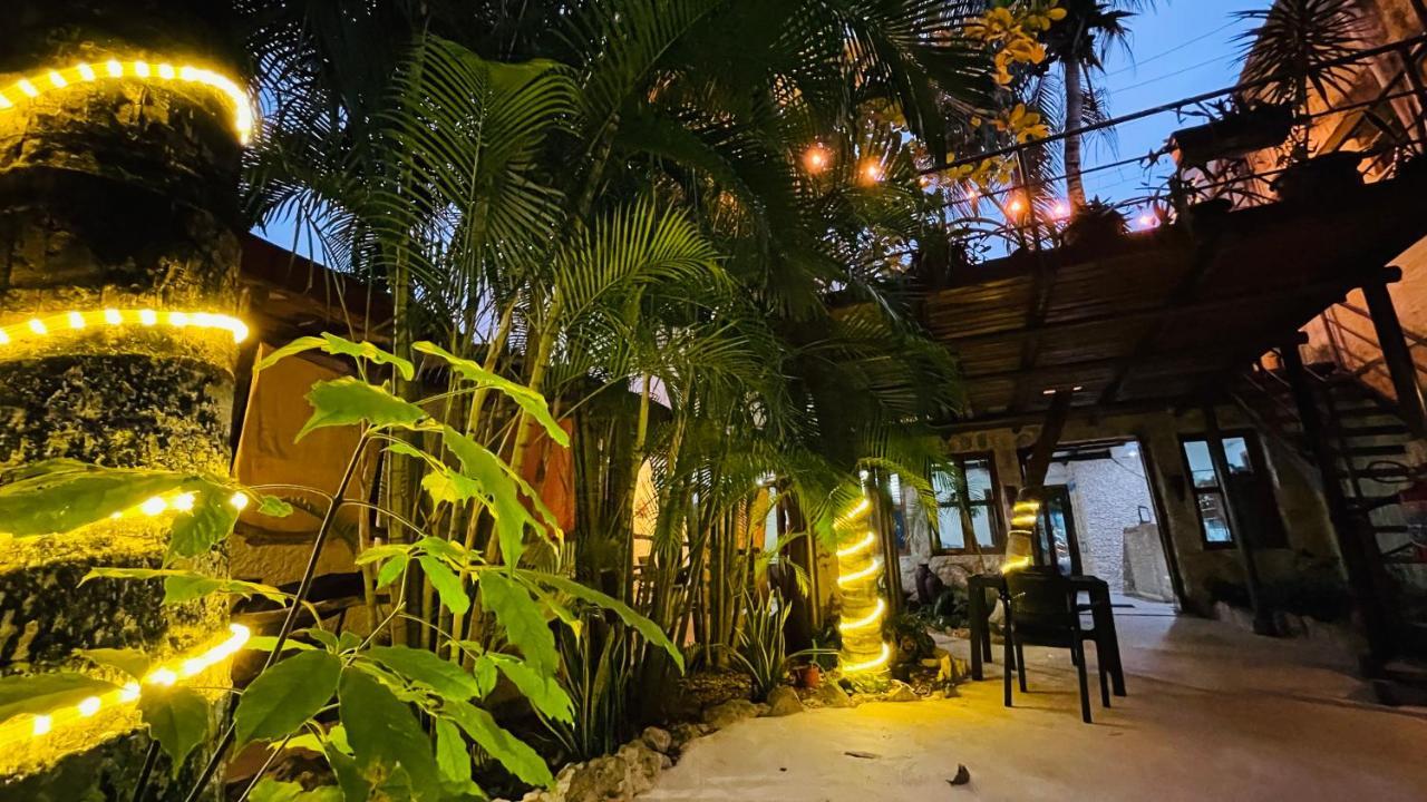 Hotel B&B - 5Th Avenue Playa del Carmen Esterno foto The interior of the restaurant